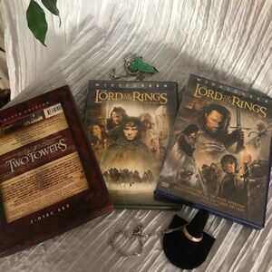 LORD OF THE RINGS trilogy 3 DVD movies , The Ring & Elven Brooch necklace